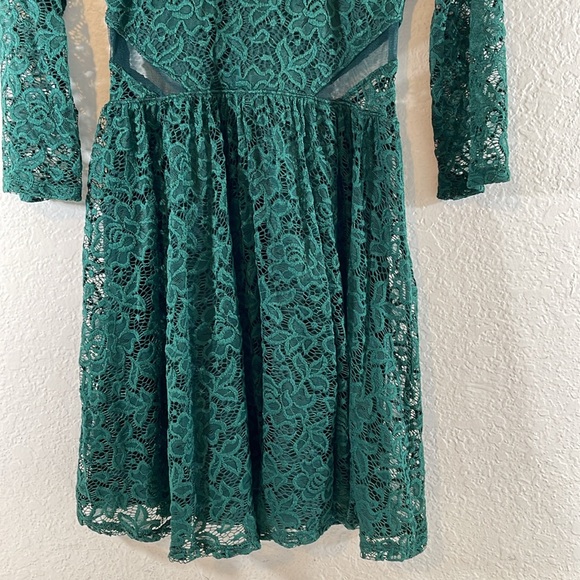 Abercrombie & Fitch Emerald Green Lace Cut out Dress Size Medium - Picture 9 of 14